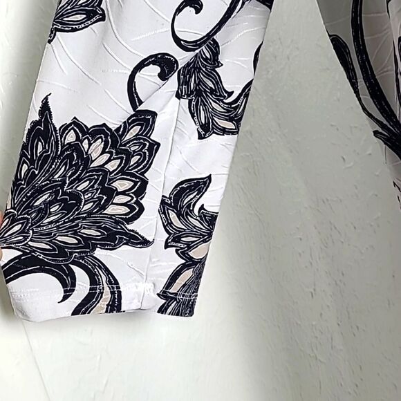 Croft & Barrow Black, White & Tan Floral Design Top, Size XL - Picture 4 of 8